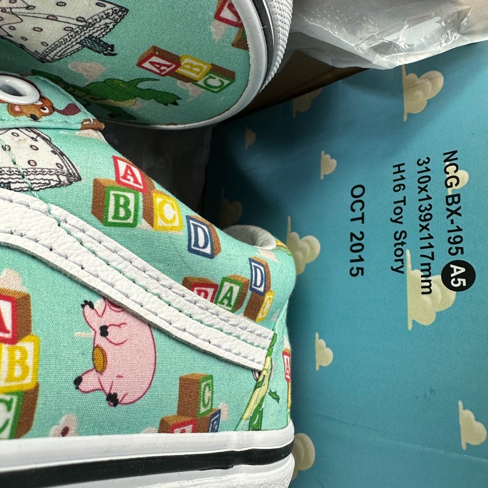VANS Toy Story “SAMPLES” - Picture 7 of 16